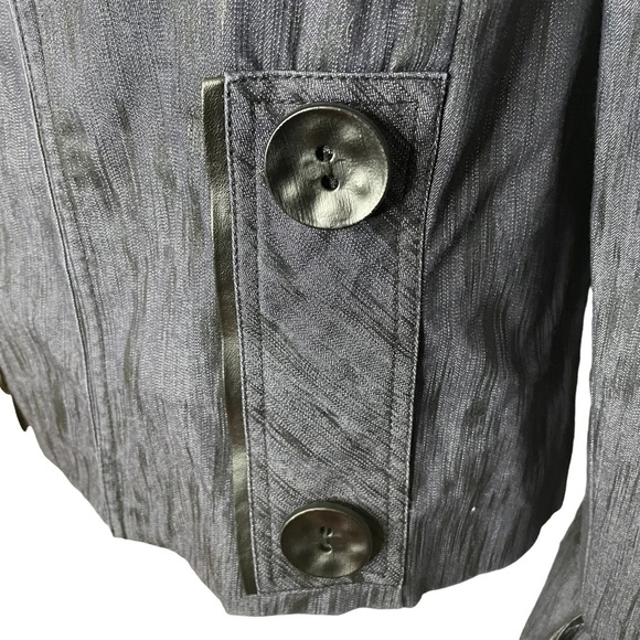 Retro Inspired Denim Jacket 💙 - Picture 8 of 11